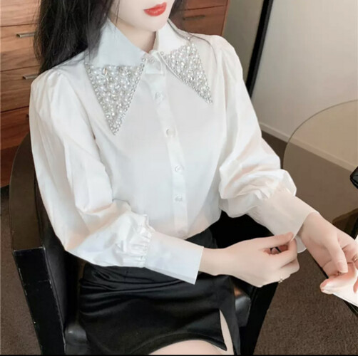 قميص ابيض مع قبه شوارفسكي و لؤلؤ كم طويل