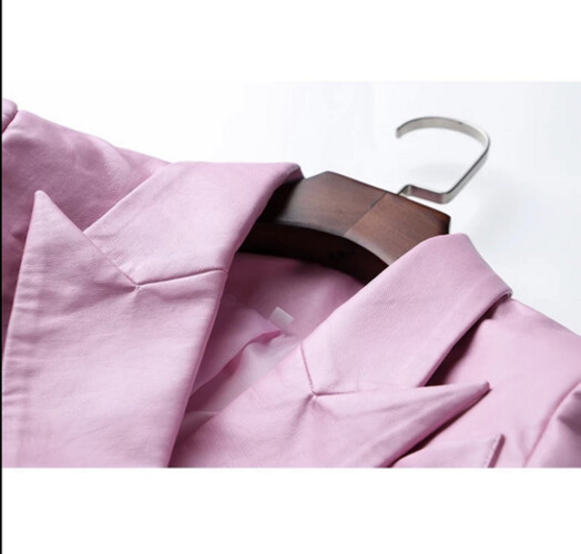 جاكيت جلد وردي فاتح