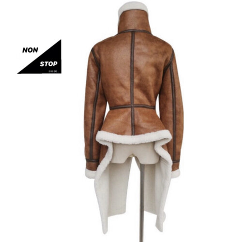 جاكيت بني مع فرو