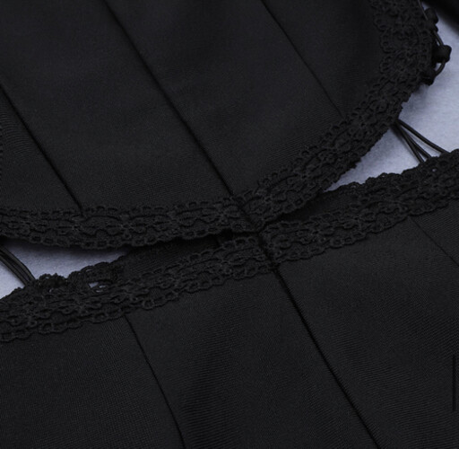 فستان اسود مع اكمام طويله