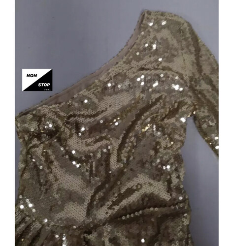 فستان ذهبي لامع