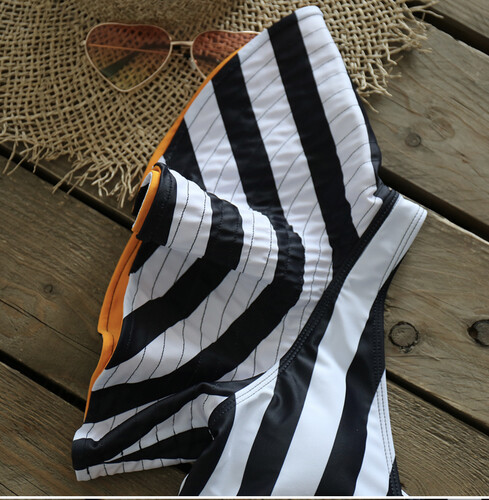 مايوه قطعتين مخطط اسود و ابيض وبرتقالي