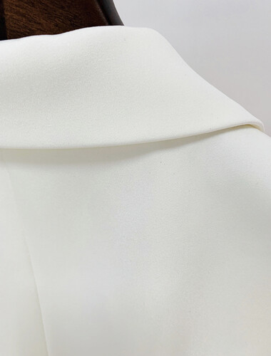 توب بليزر ابيض