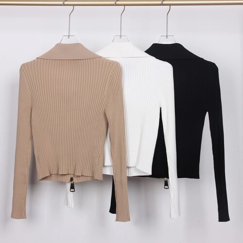 بلوزه حياكه لون بيج مع ازرار