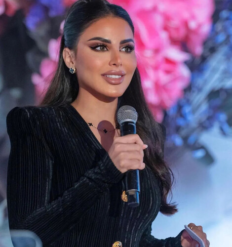 فستان مخمل اسود ب اكمام طويله