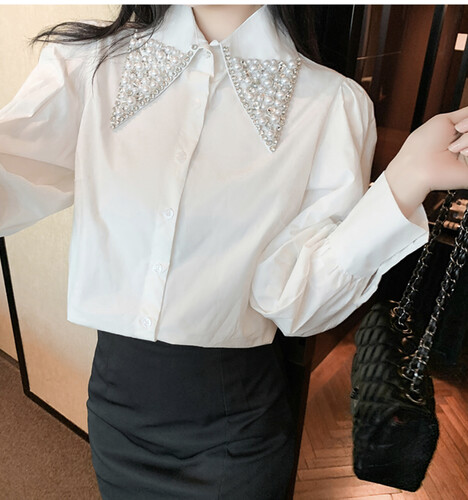 قميص ابيض مع قبه شوارفسكي و لؤلؤ كم طويل