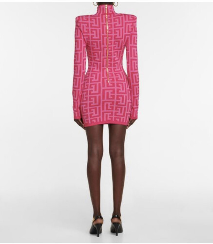 105 فستان وردي اكمام طويله