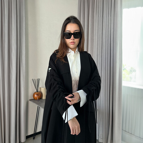 عبايه زم على الاكمام LA 25