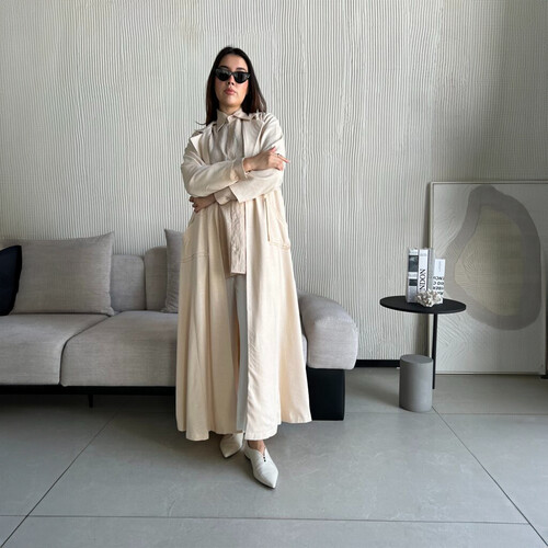 عباية لنن مع قميص مخطط اللون بيج LA 24