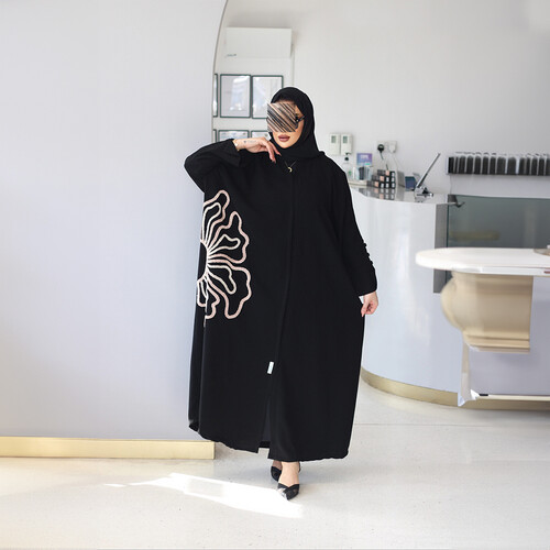 عباية قصة واسعة تطريز وردة LA 13