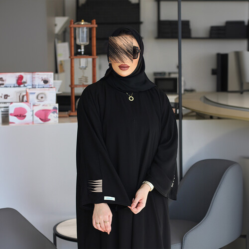 عباية قصة جاينيز الكم خطوط لون اسود ببيج LA 17