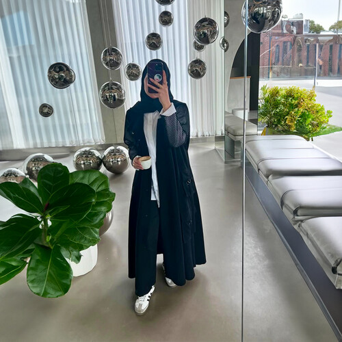 عباية اكمام شبك La 23