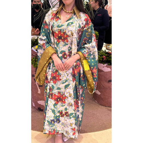 دراعة قصة وآسعة اللون أبيض بأحمر