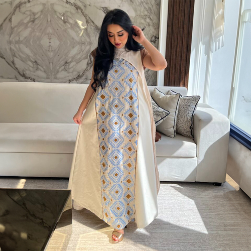 بدلة قطعتين بيج بتطريز سماوي LD 3