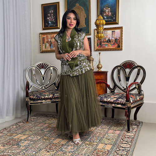 LD7 بدله لون زيتي قطعتين تنوره من التور وتوب من الشك الهندي والترتر