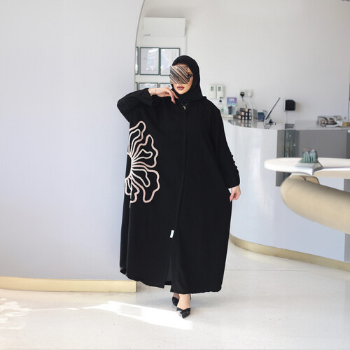 عباية قصة واسعة تطريز وردة LA 13