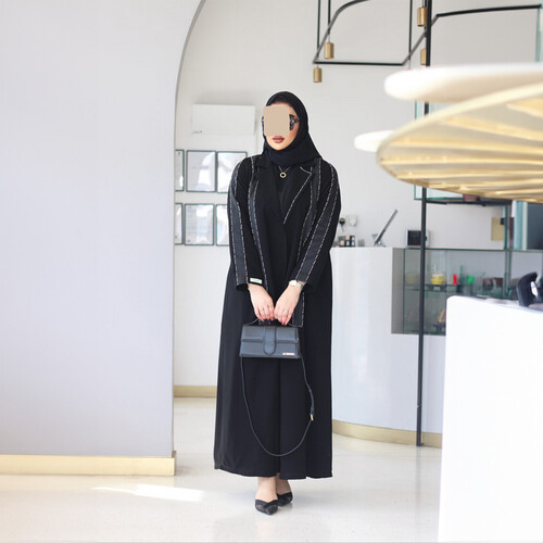 عباية قصة بليزر تطريز اوف وايت بشكل خطوط مع خطوط شانتون LA 14