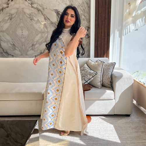 بدلة قطعتين بيج بتطريز سماوي LD 3