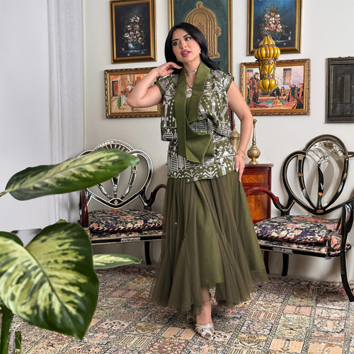 LD7 بدله لون زيتي قطعتين تنوره من التور وتوب من الشك الهندي والترتر