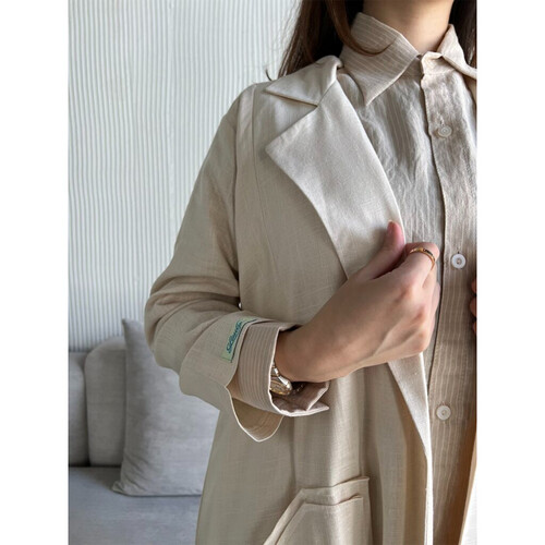 عباية لنن مع قميص مخطط اللون بيج LA 24