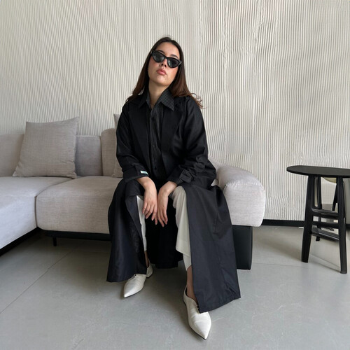 عباية لنن مع قميص مخطط اللون اسود LA 24