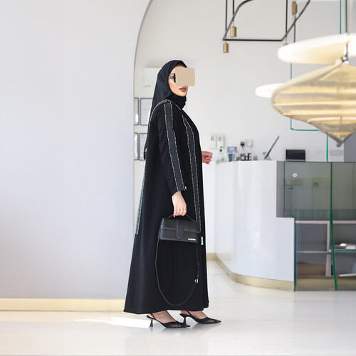 عباية قصة بليزر تطريز اوف وايت بشكل خطوط مع خطوط شانتون LA 14