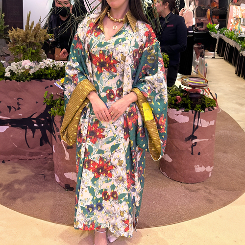 دراعة قصة وآسعة اللون أبيض بأحمر