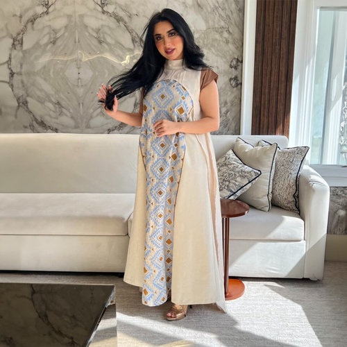 بدلة قطعتين بيج بتطريز سماوي LD 3