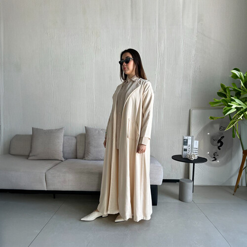 عباية لنن مع قميص مخطط اللون بيج LA 24