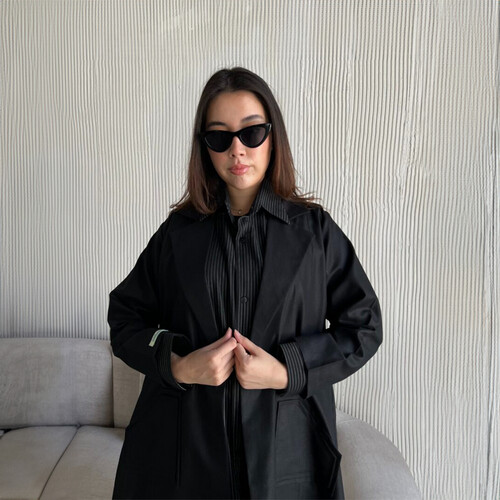 عباية لنن مع قميص مخطط اللون اسود LA 24