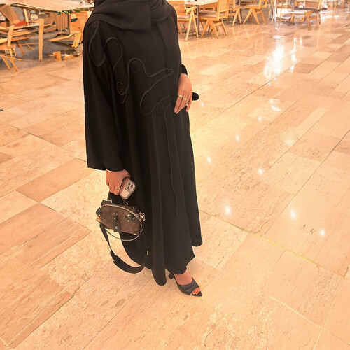 عباية قصة قطريه واسعه LA36