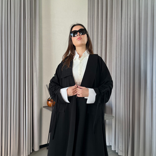 عبايه زم على الاكمام LA 25