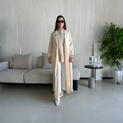 عباية لنن مع قميص مخطط اللون بيج LA 24
