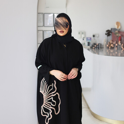 عباية قصة واسعة تطريز وردة LA 13