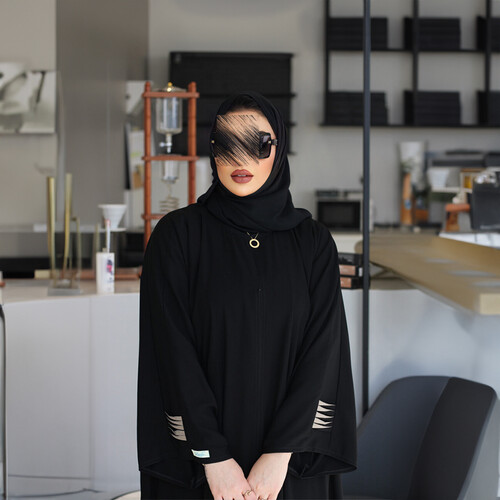 عباية قصة جاينيز الكم خطوط لون اسود ببيج LA 17