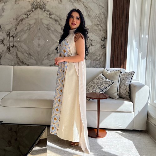 بدلة قطعتين بيج بتطريز سماوي LD 3