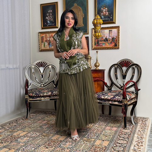 LD7 بدله لون زيتي قطعتين تنوره من التور وتوب من الشك الهندي والترتر