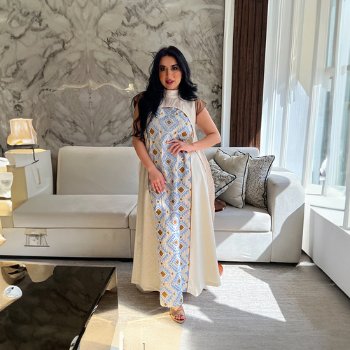 بدلة قطعتين بيج بتطريز سماوي LD 3