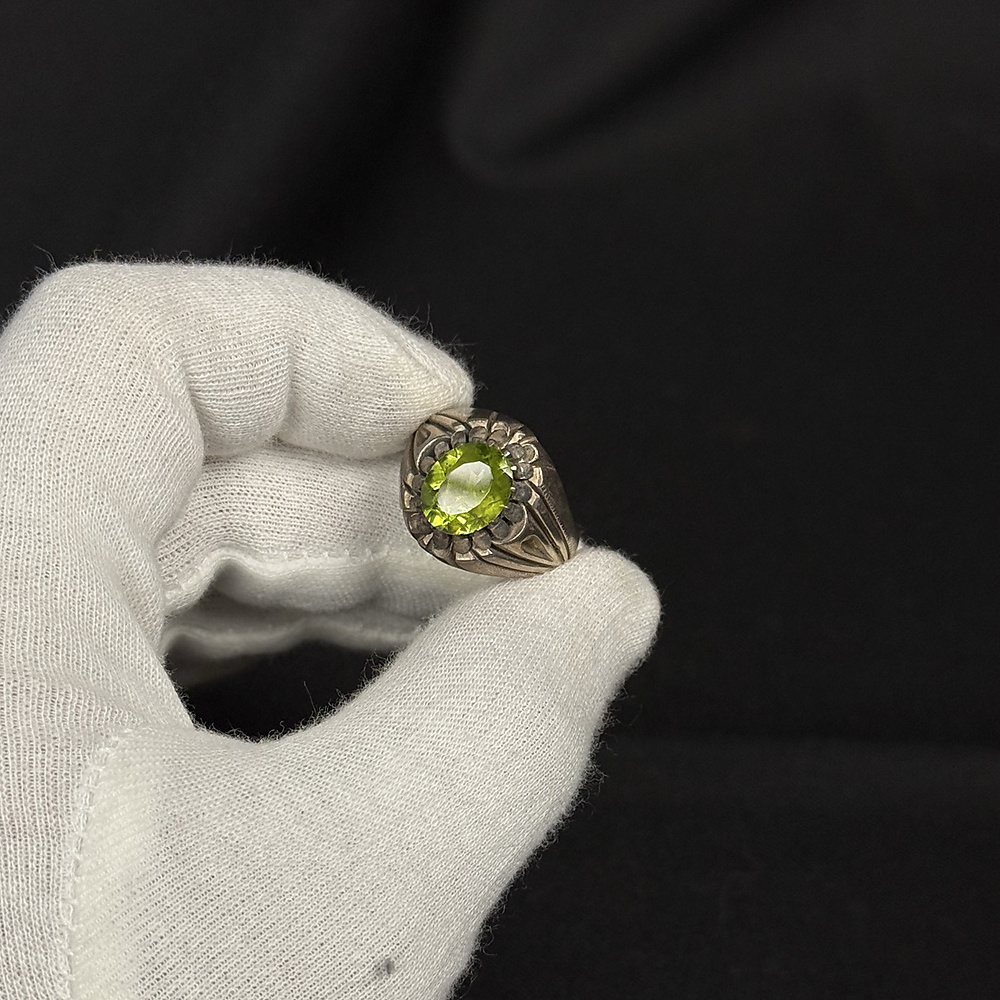 peridot stone with silver zinjan