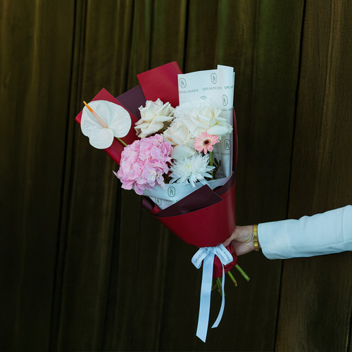 Hand Bouquet  Romantic