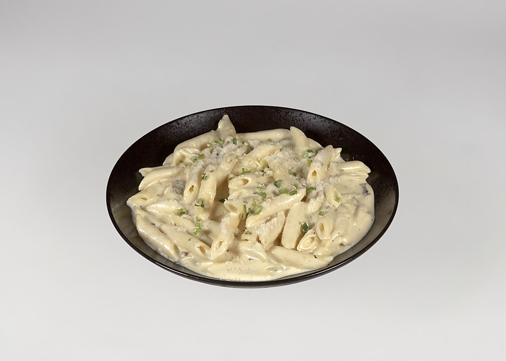 معكرونة بيضاء كريمي مع مشروم