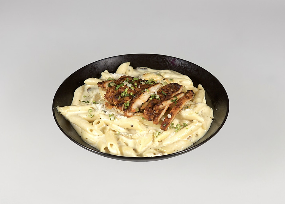 معكرونة الفريدو مع دجاج