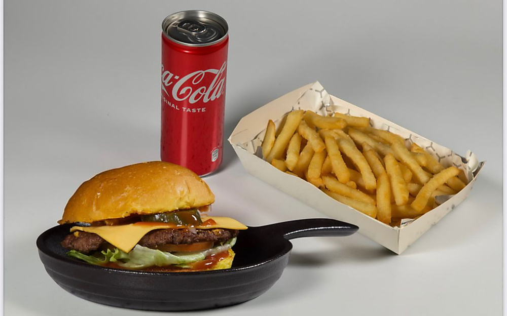 وجبة برجر اللحم الكلاسيك