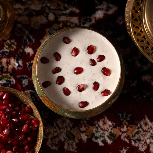 لبن وخيار مع حب الرمان