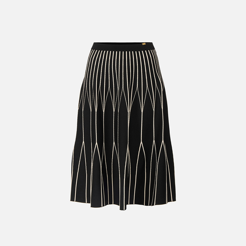 تنورة نسائية