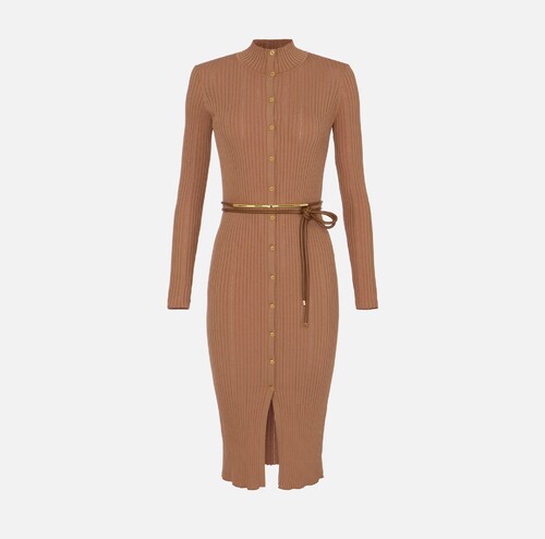 فستان نسائي