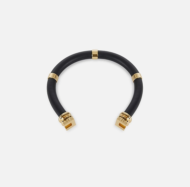 عقد نسائي قصير حول الرقبة