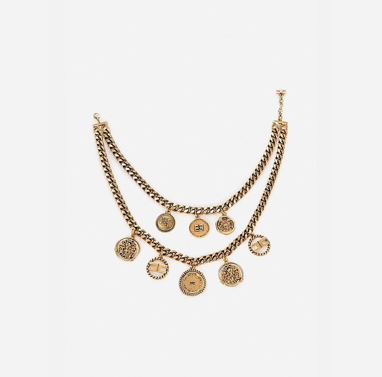 عقد نسائي قصير عند الرقبة