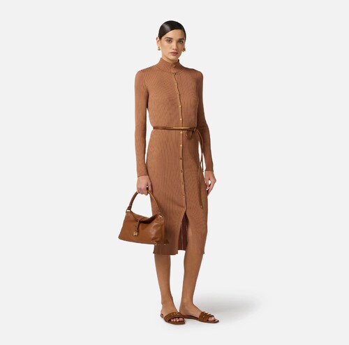 فستان نسائي