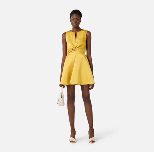 فستان نسائي